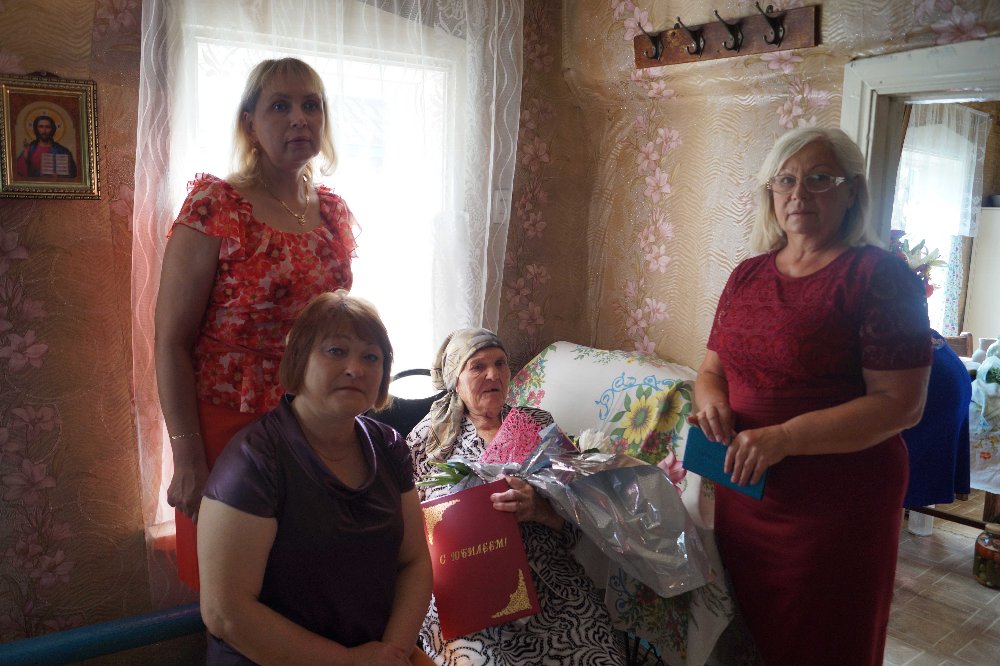 Ветерана Великой Отечественной войны поздравили с 90-летним юбилеем.