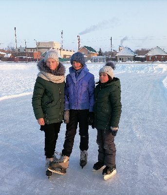 Юные конькобежцы