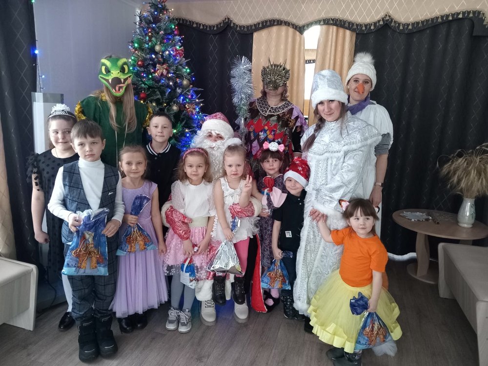 Праздник к нам приходит...
