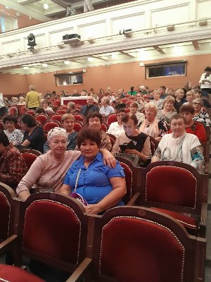 Группа отдыхающих дневного отделения посетили театр оперы и балета в г.Магнитогорске.